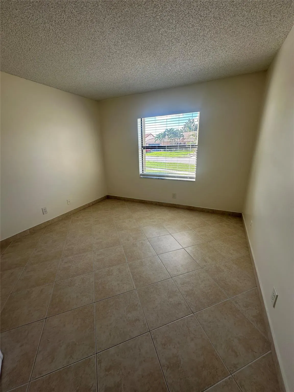 9398 Laurel Green Dr