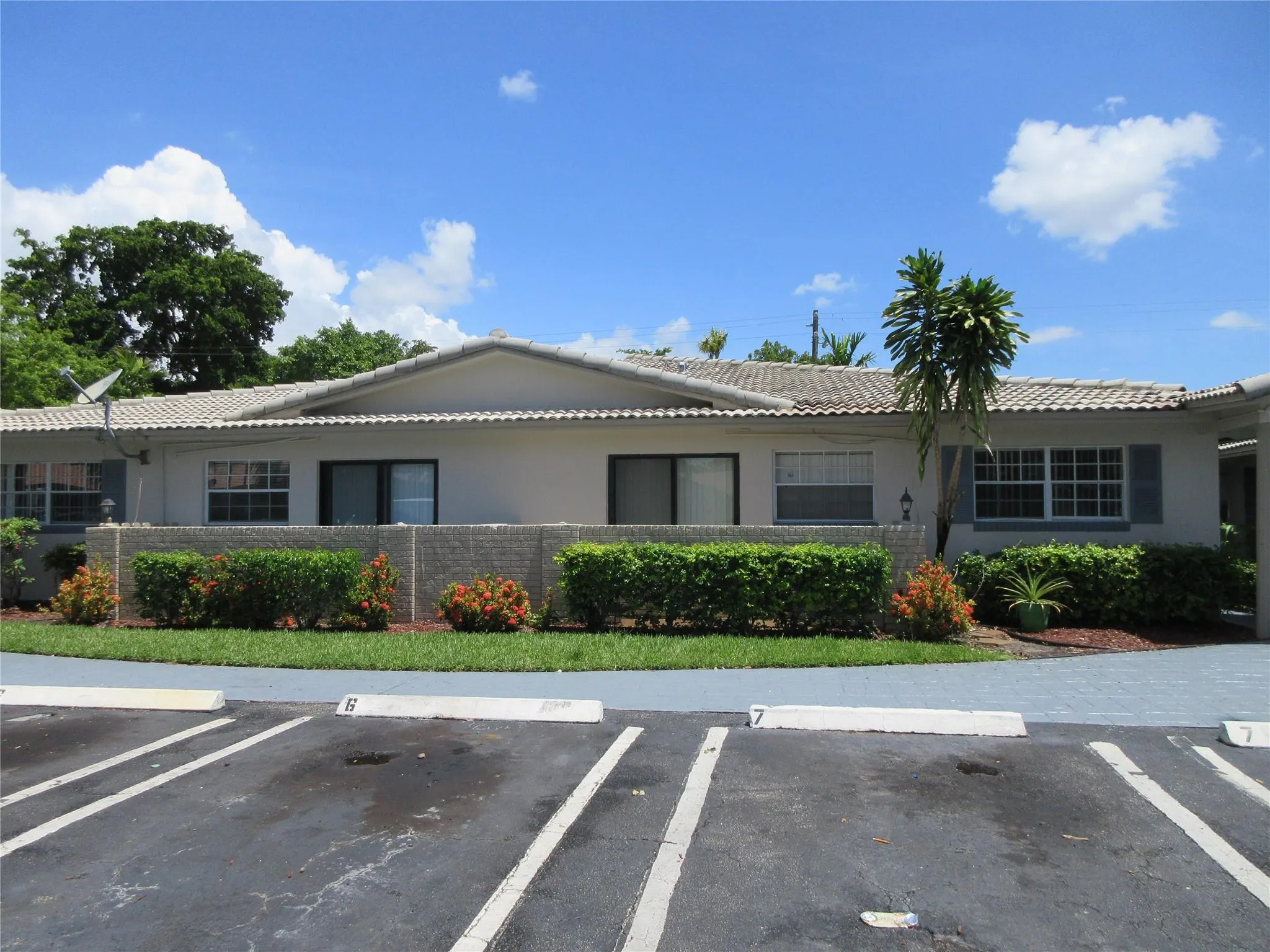 8601 NW 35th St, #11