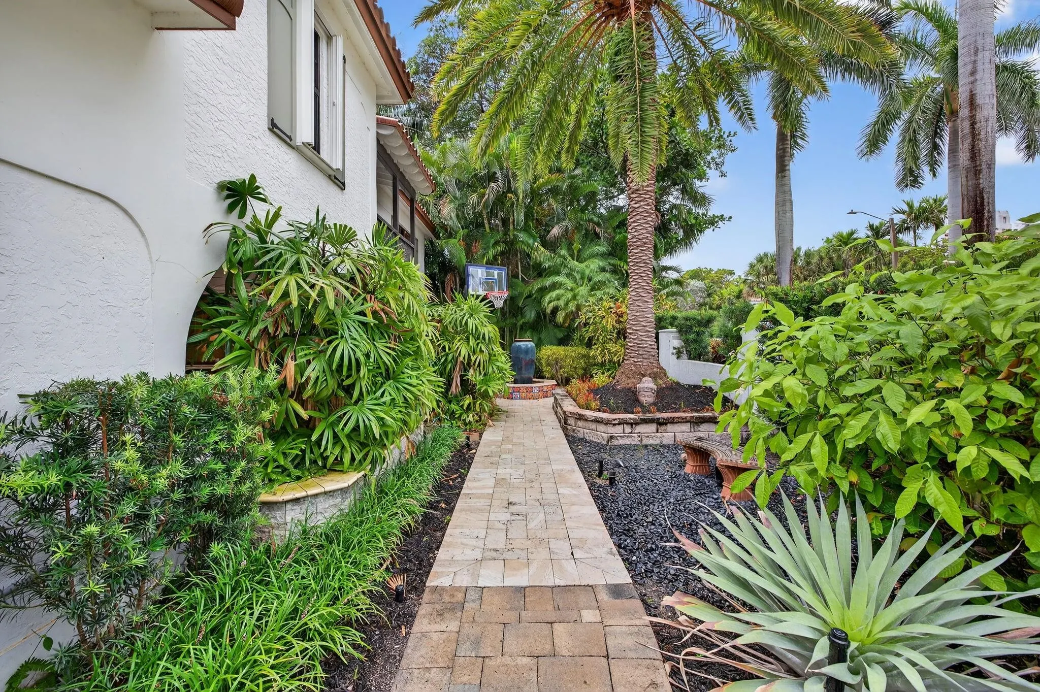 2616 Acacia Court