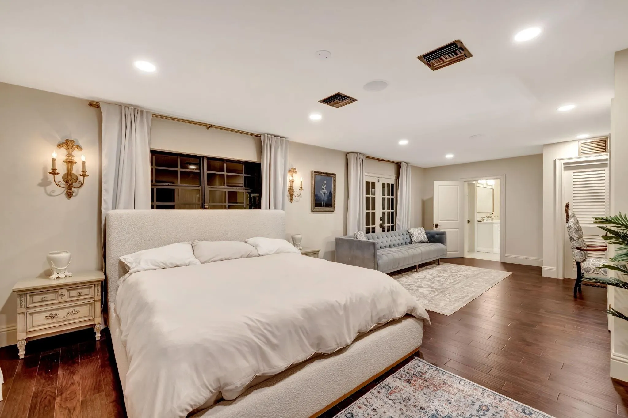2616 Acacia Court