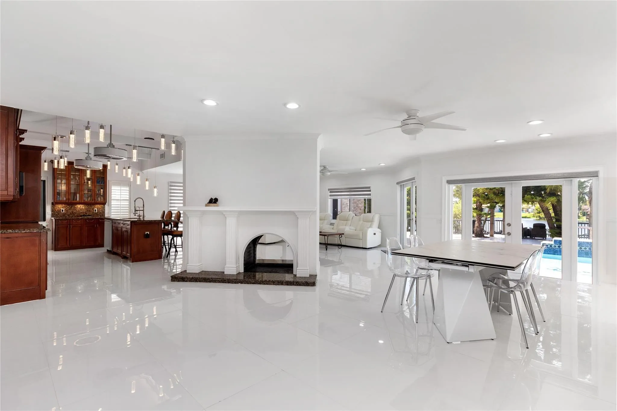 2557 SW 14th Ct