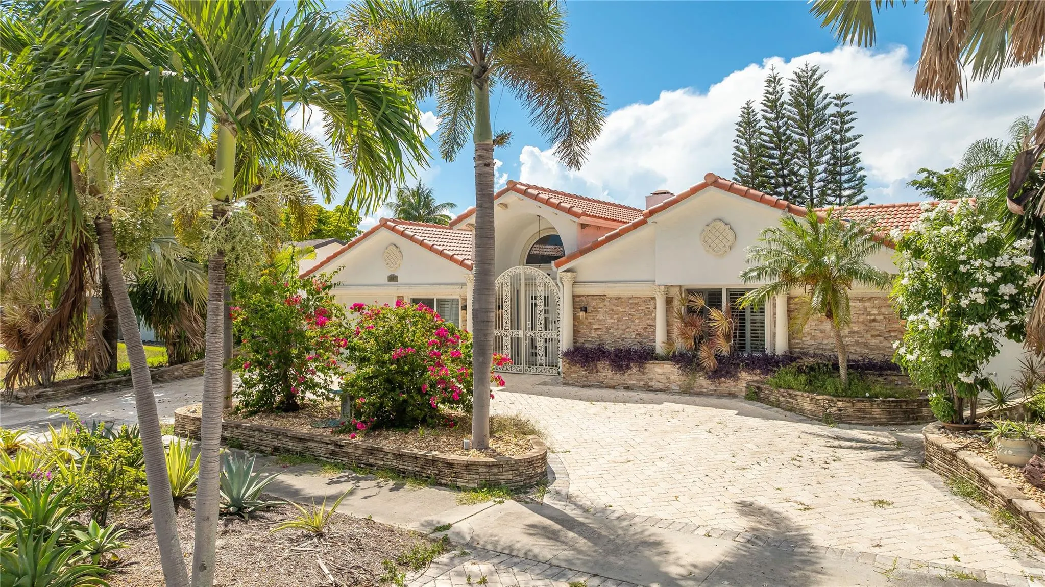 2557 SW 14th Ct