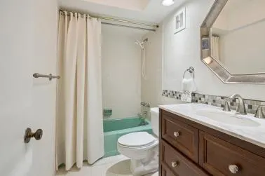2141 NE 68, #106
