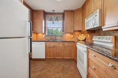 2141 NE 68, #106