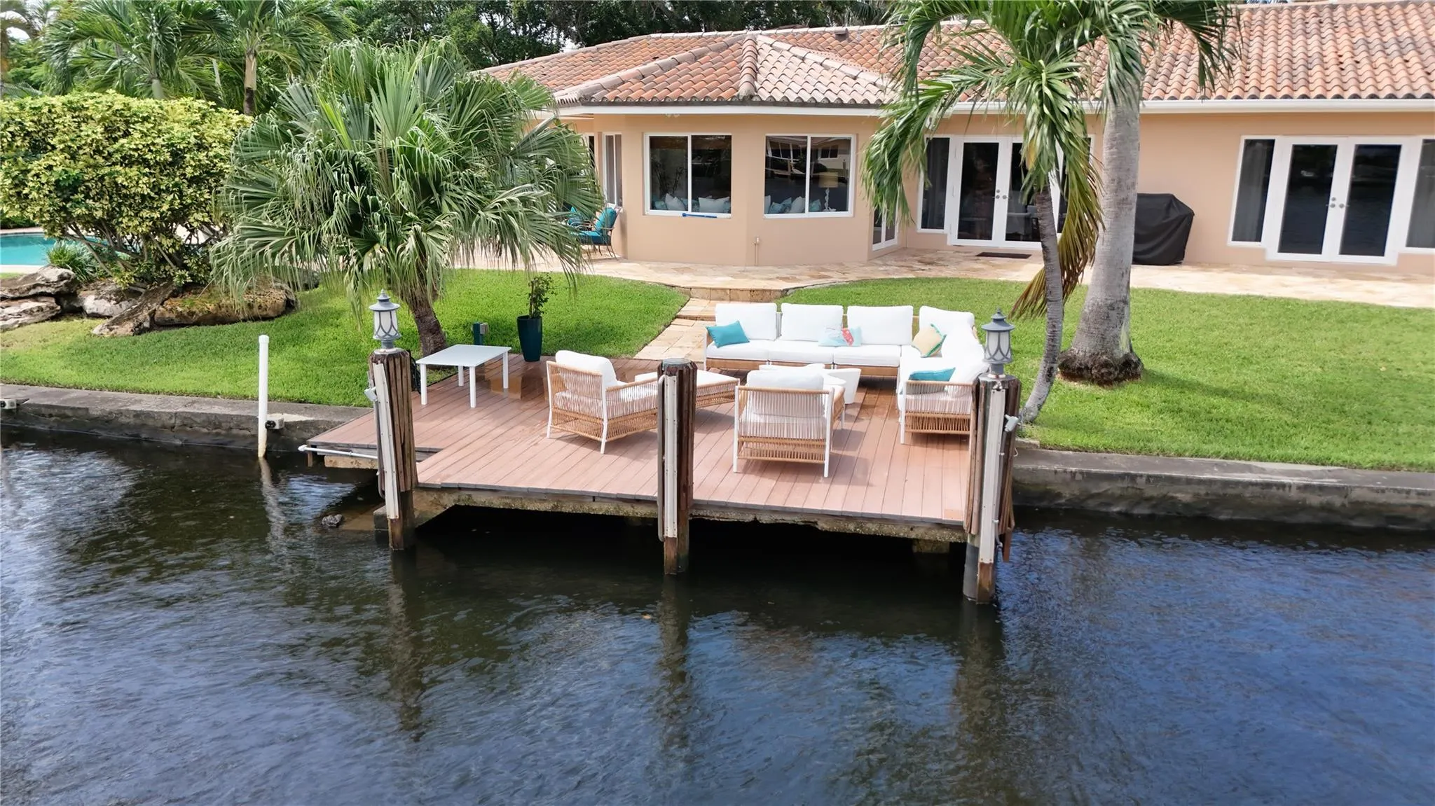 1925 Coral Gardens Dr