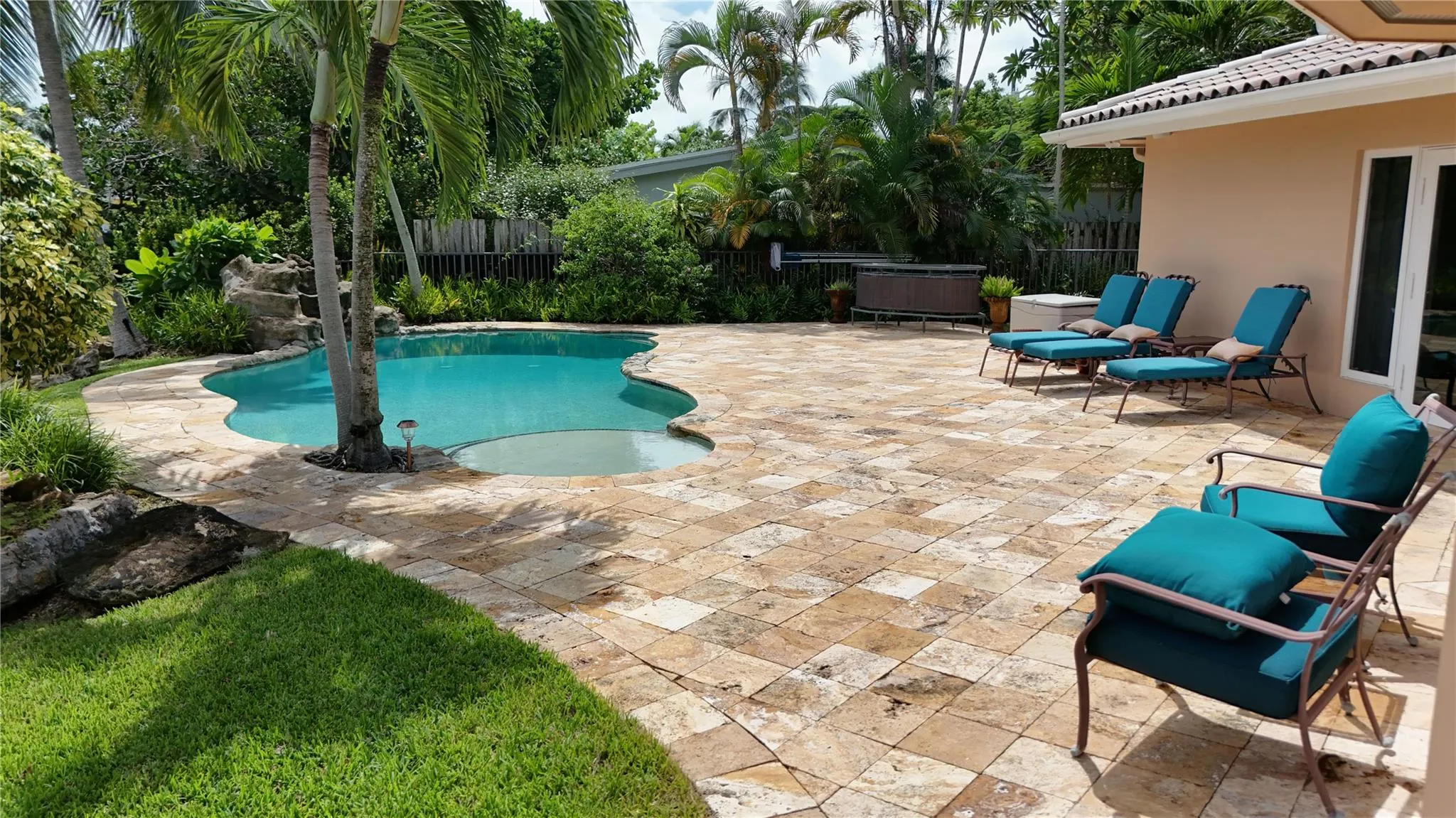 1925 Coral Gardens Dr