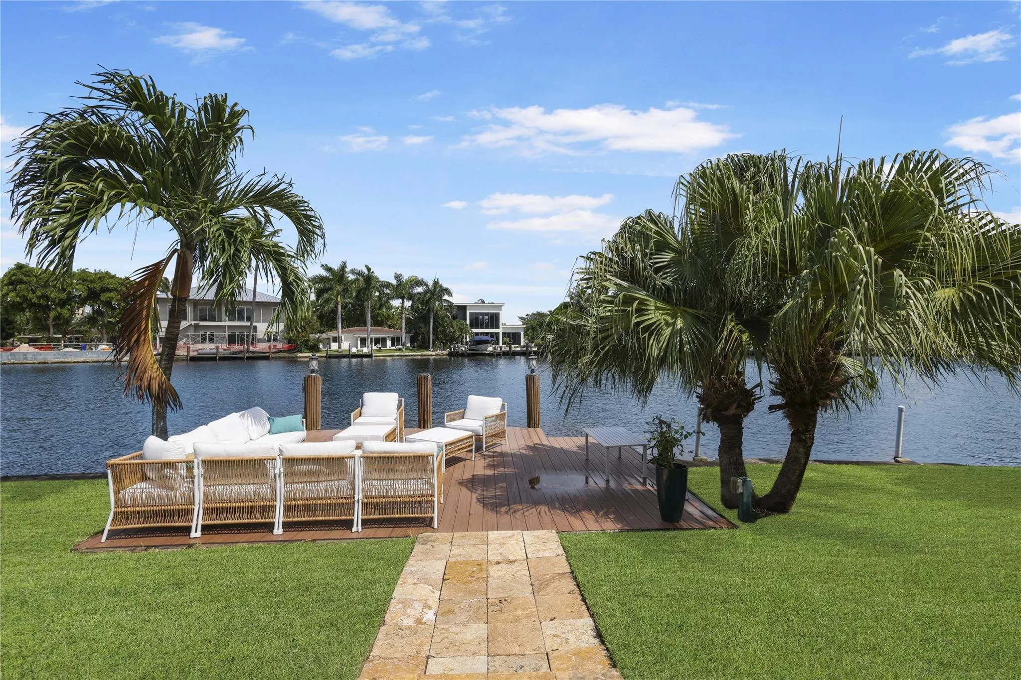 1925 Coral Gardens Dr
