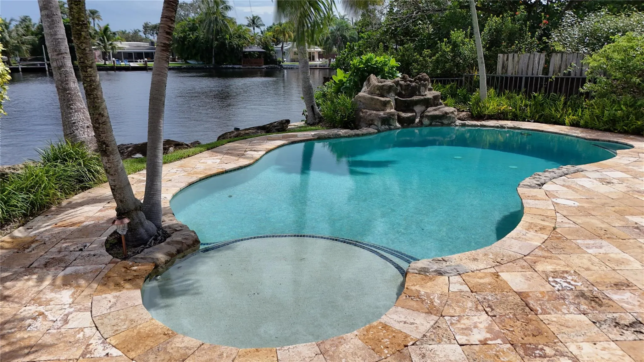 1925 Coral Gardens Dr