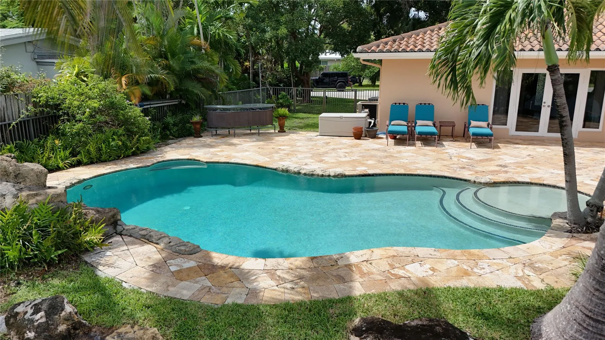 1925 Coral Gardens Dr