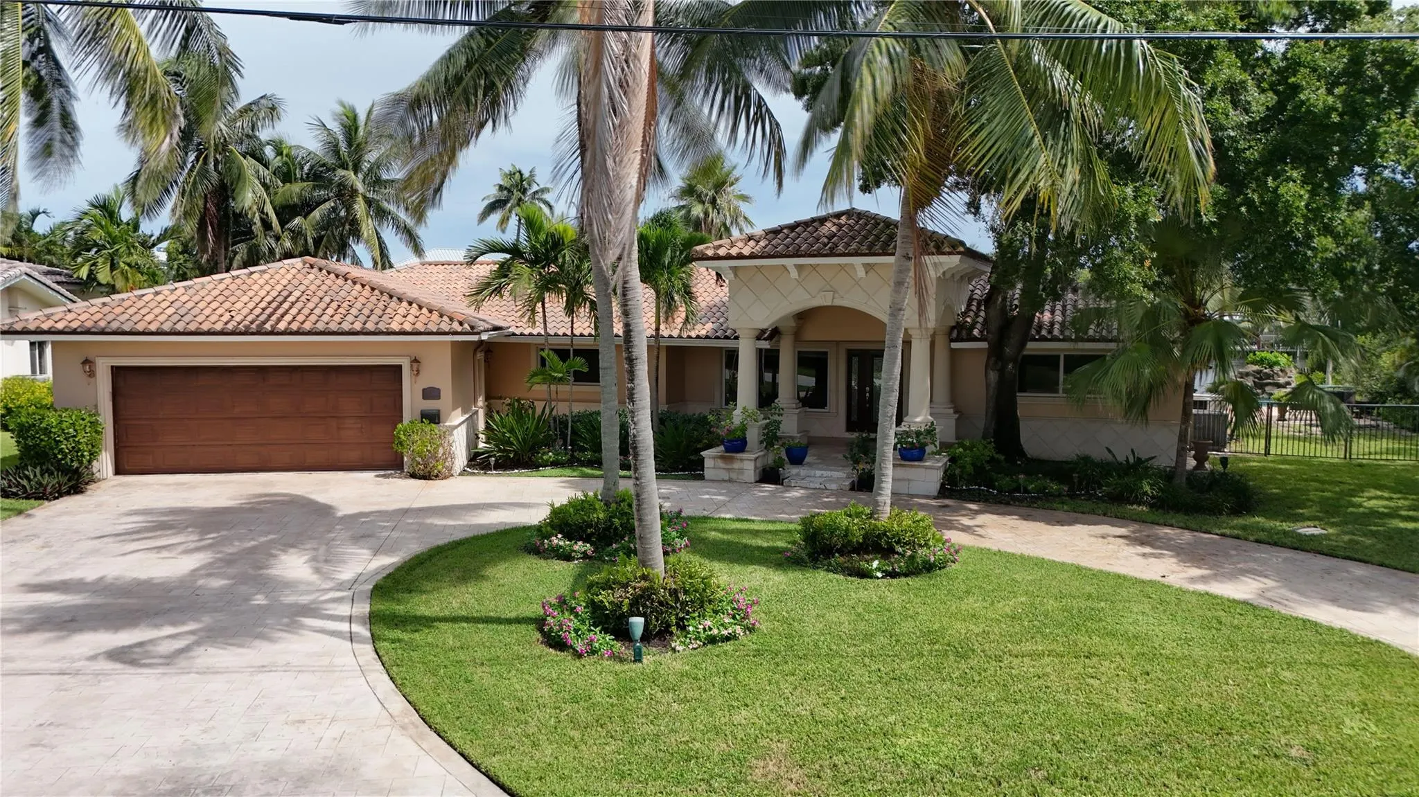 1925 Coral Gardens Dr