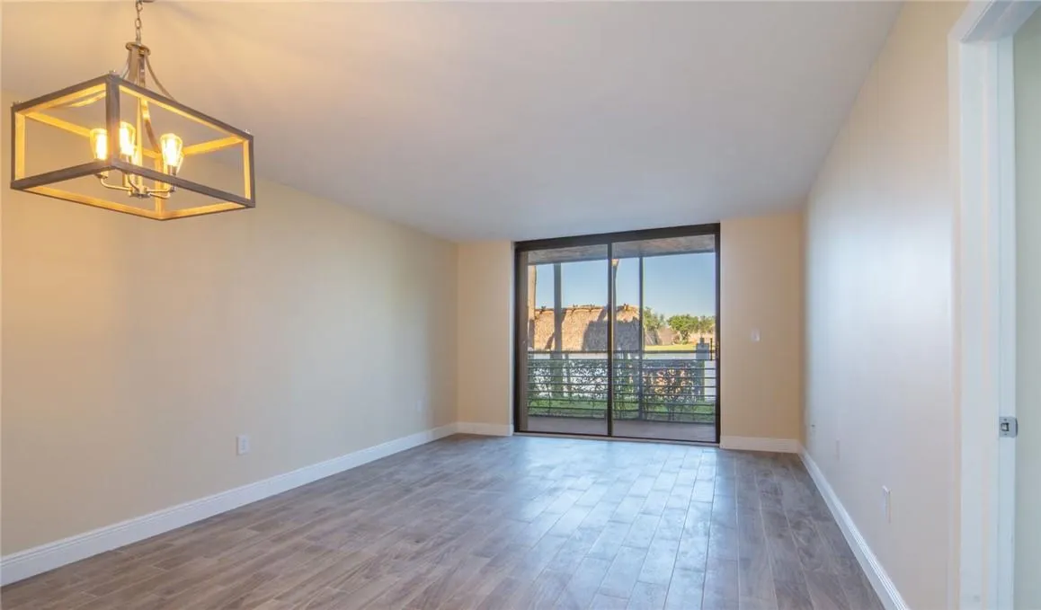 1100 Colony Point Cir, #105