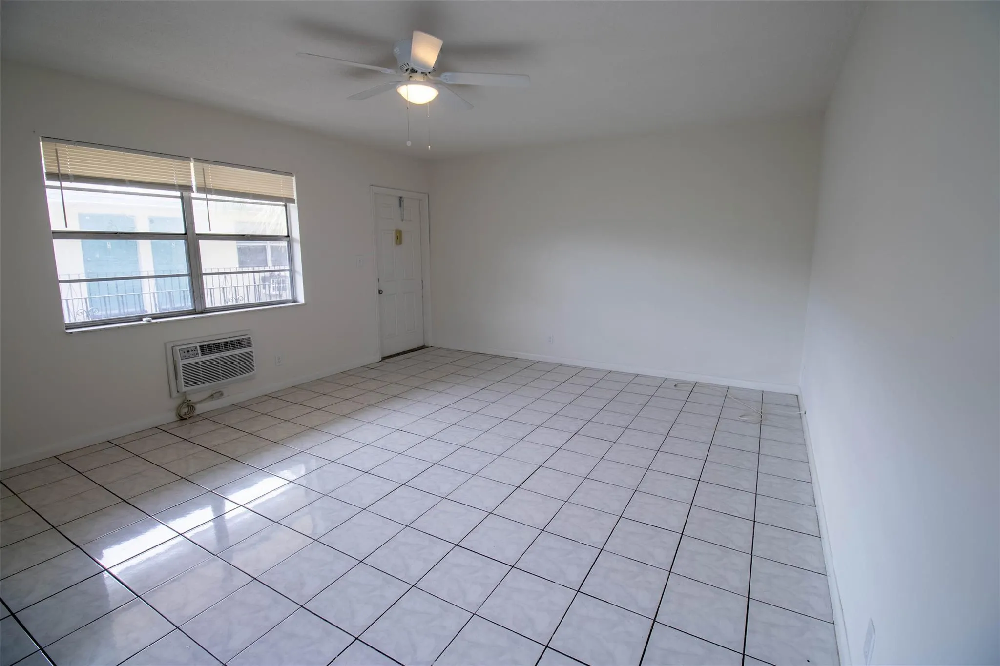2537 Lincoln Street, #16