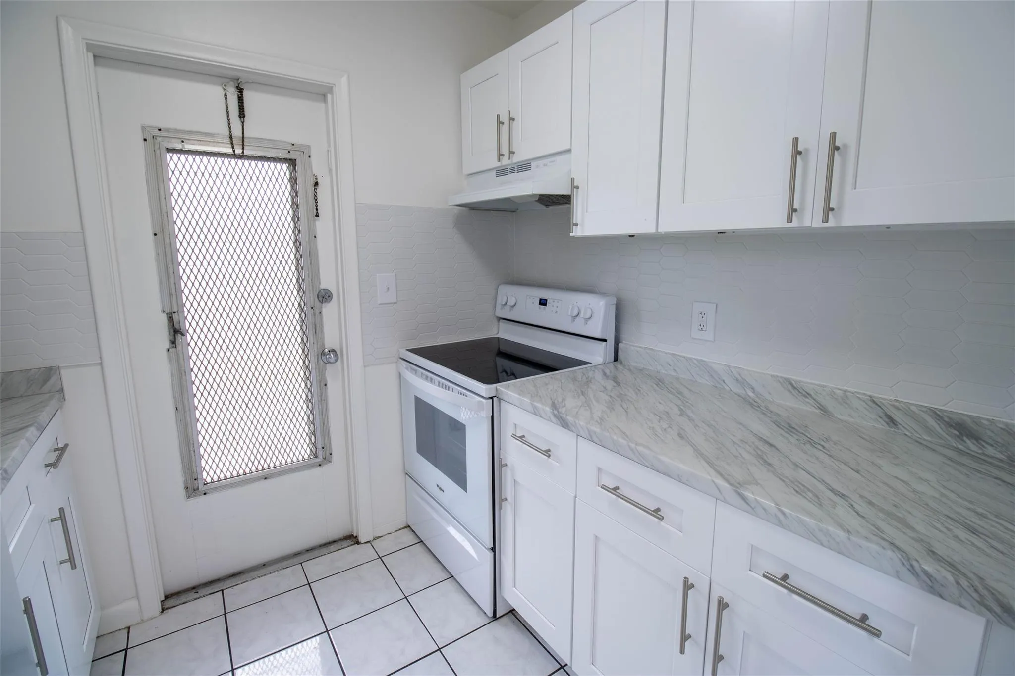 2537 Lincoln Street, #16