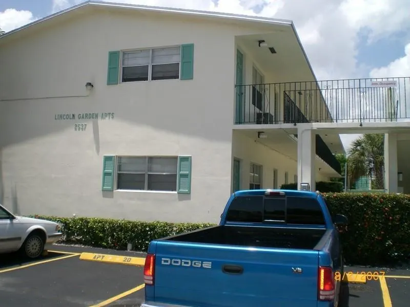 2537 Lincoln Street, #16