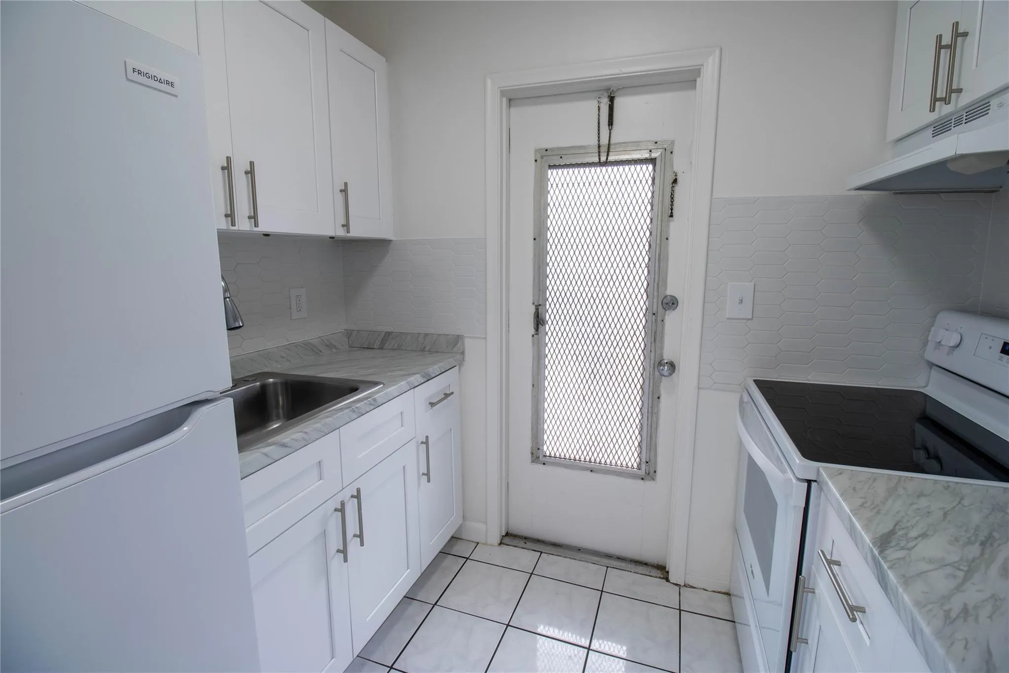 2537 Lincoln Street, #16