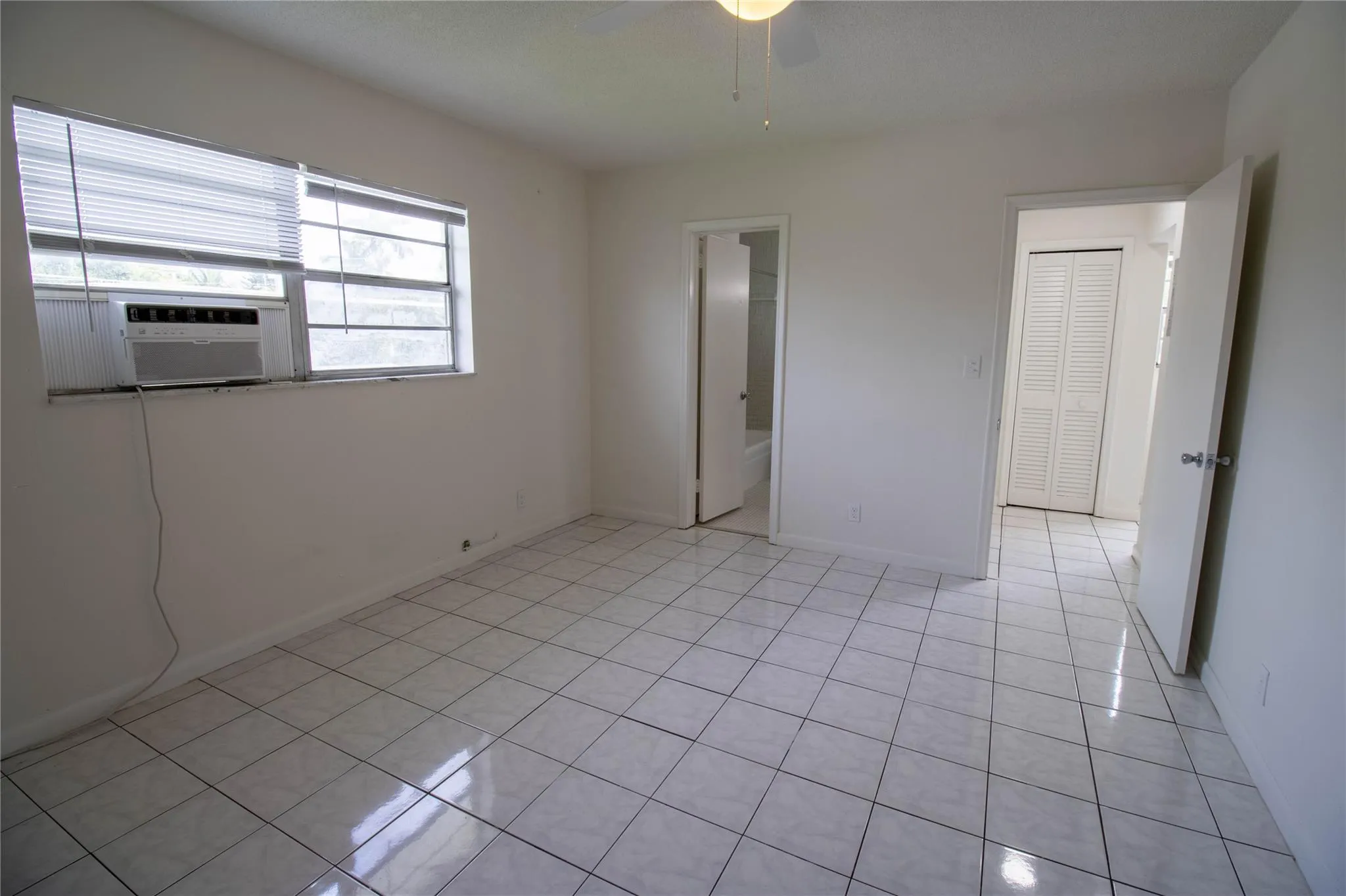 2537 Lincoln Street, #16