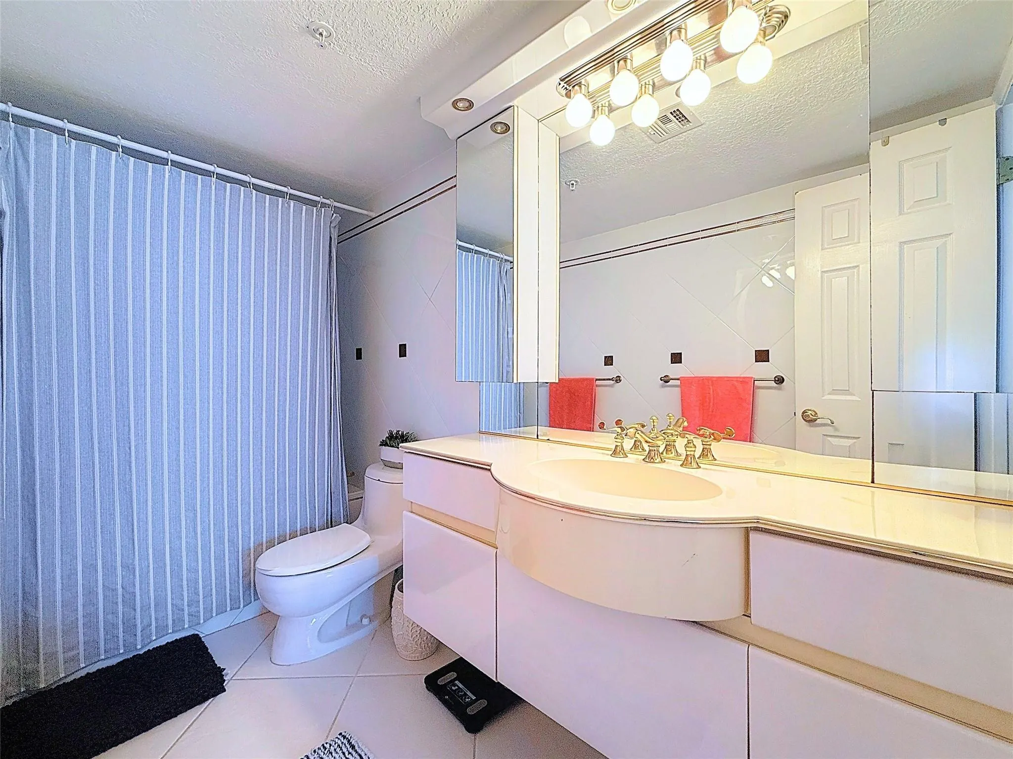 1505 N Riverside Drive, #1106