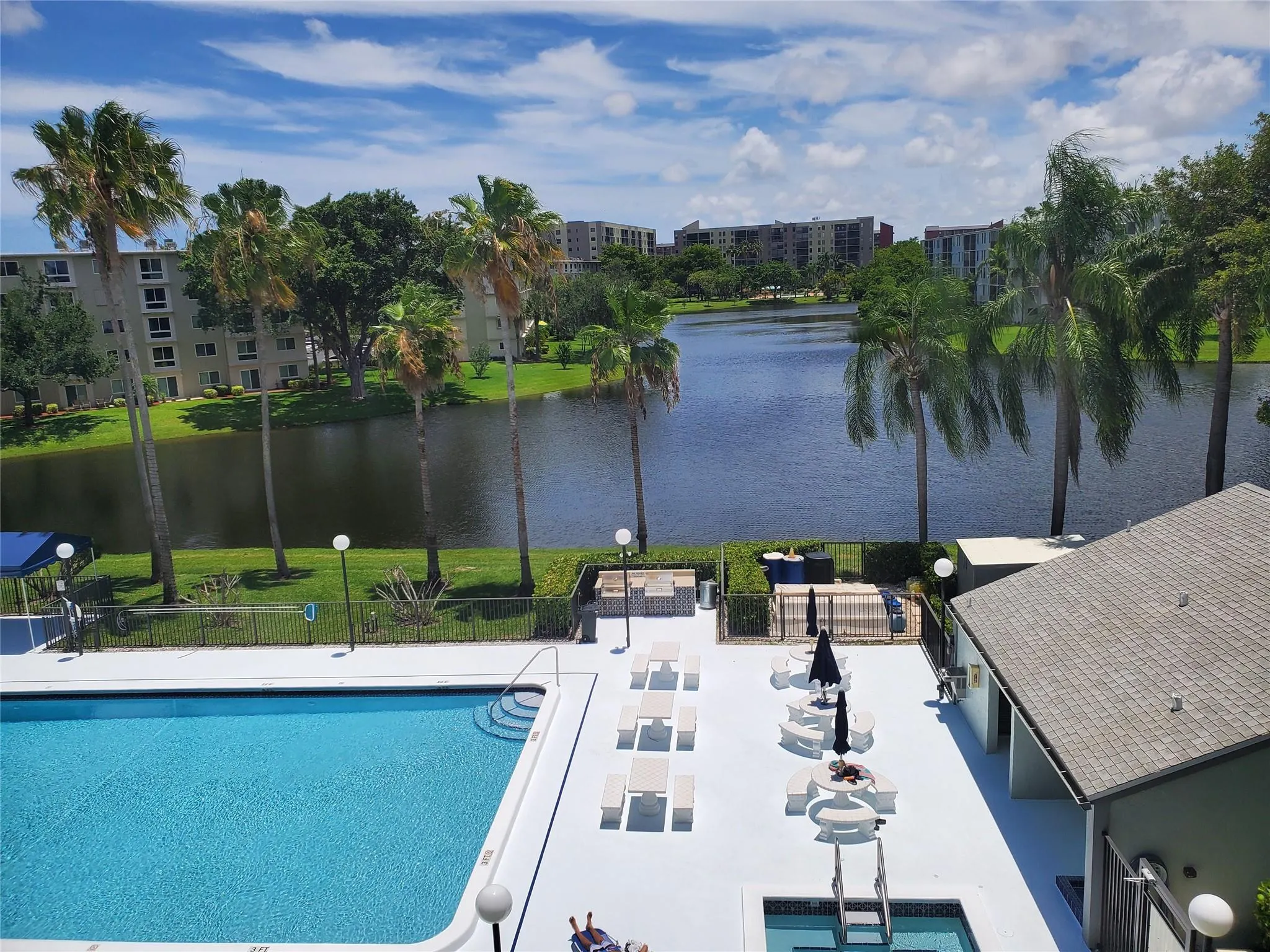 2220 N Cypress Bend Dr, #405