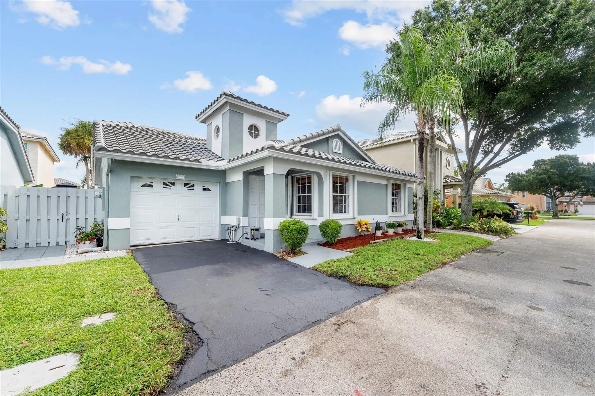 5371 NW 41st Way