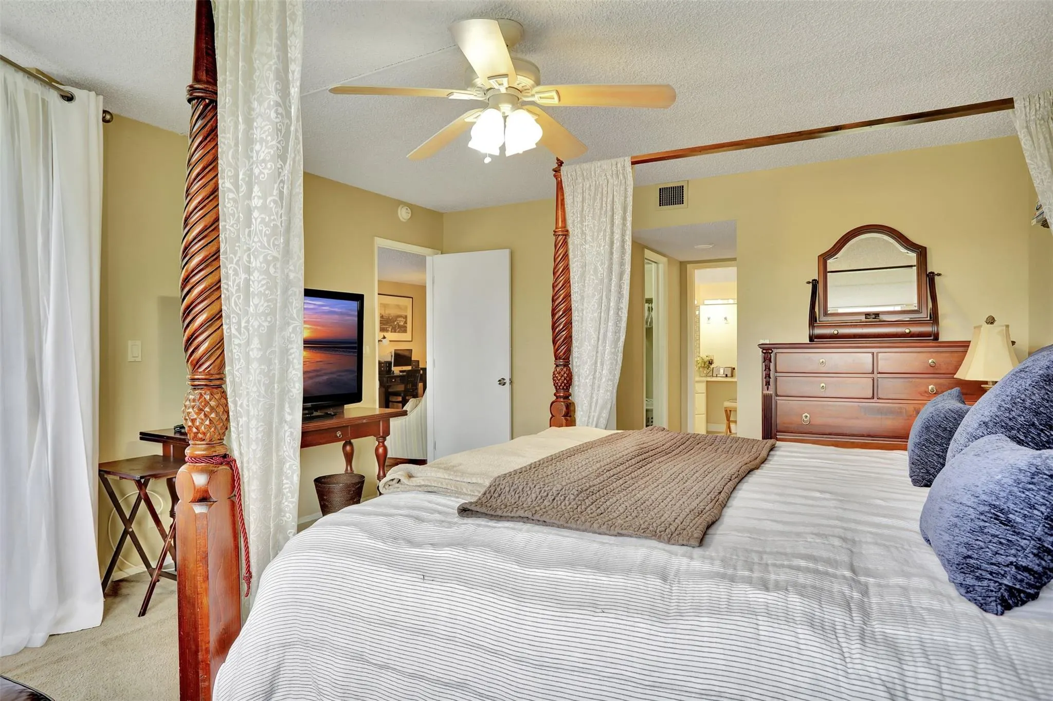 3503 Oaks Way, #405