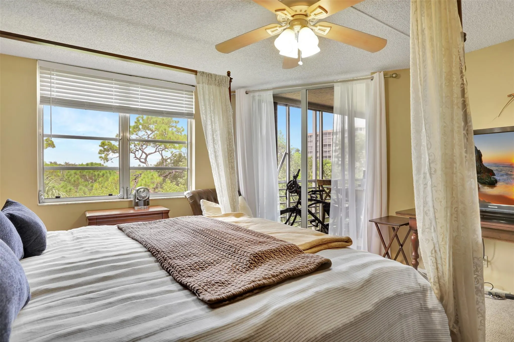 3503 Oaks Way, #405