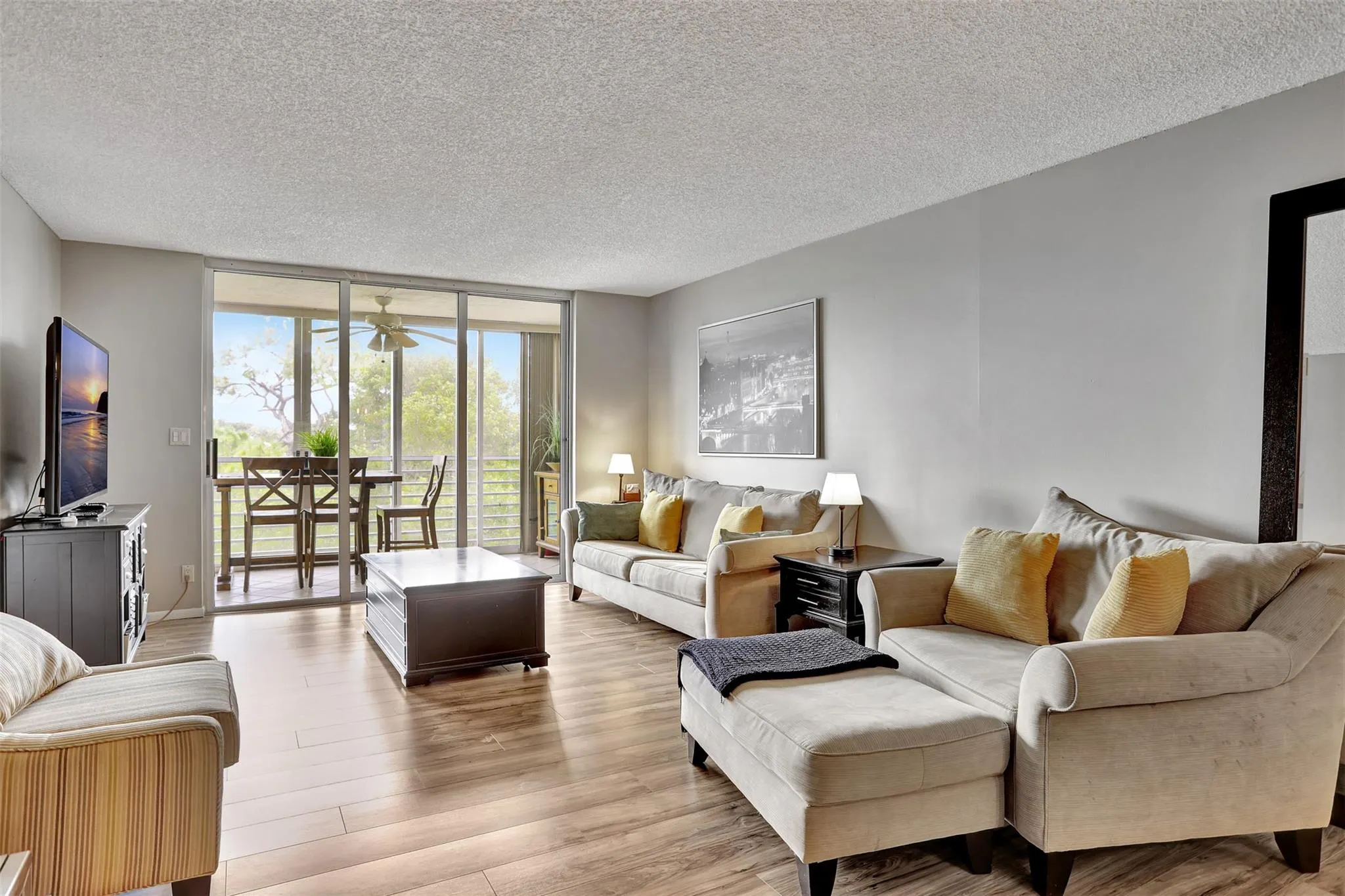 3503 Oaks Way, #405