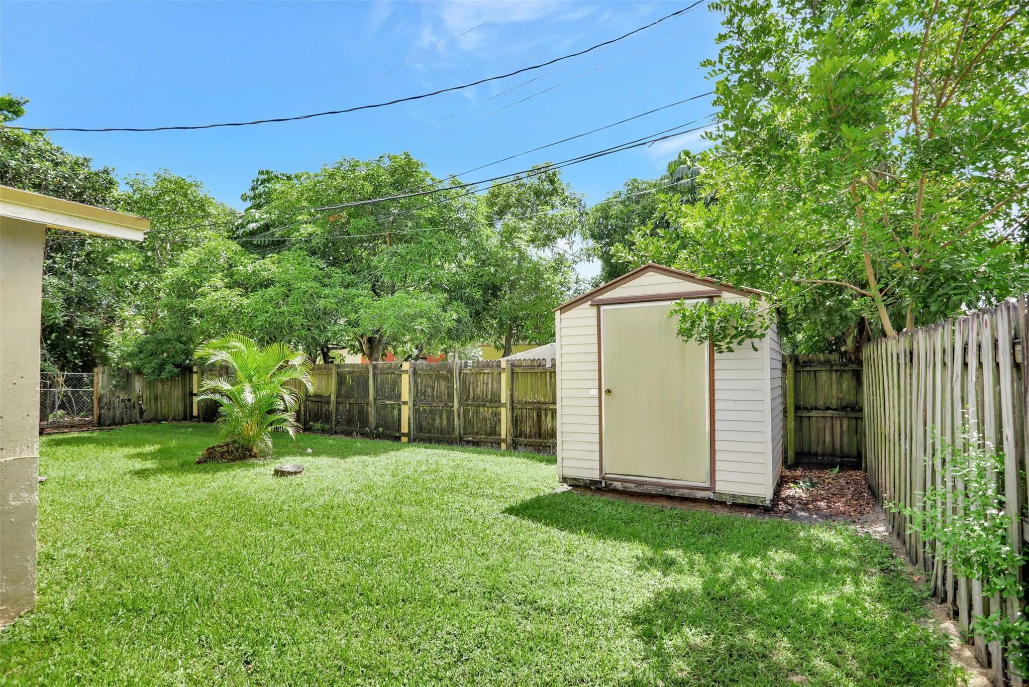 560 NW 21st Ct