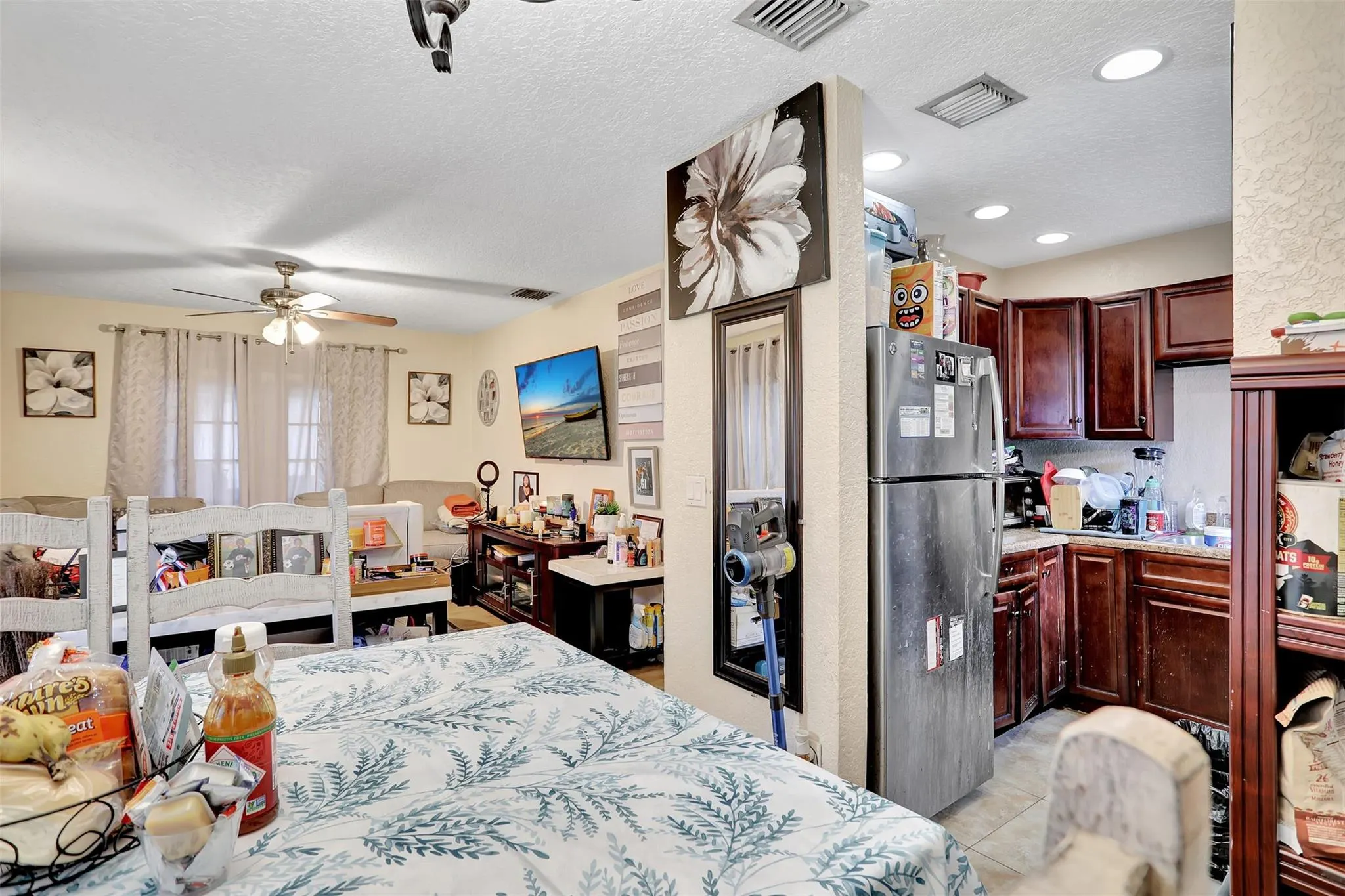 560 NW 21st Ct