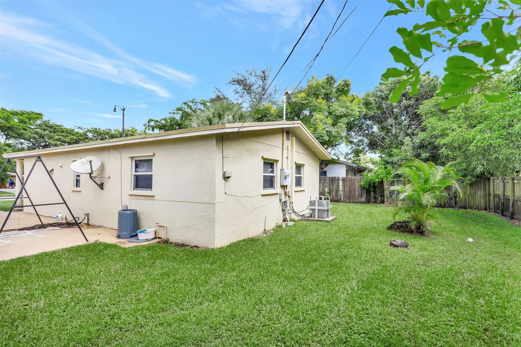 560 NW 21st Ct