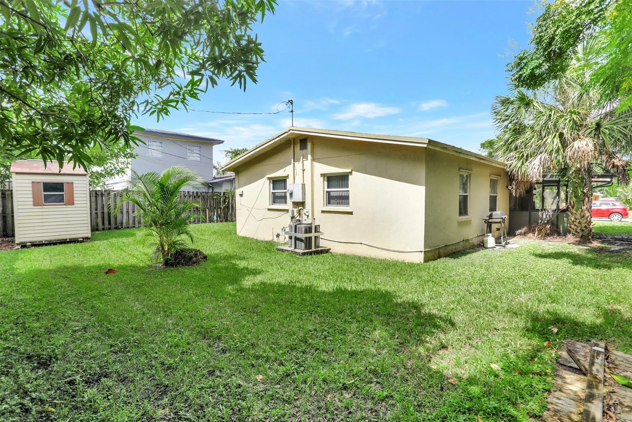 560 NW 21st Ct