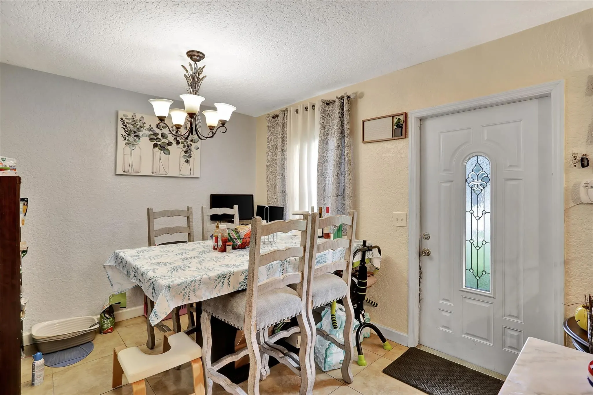 560 NW 21st Ct