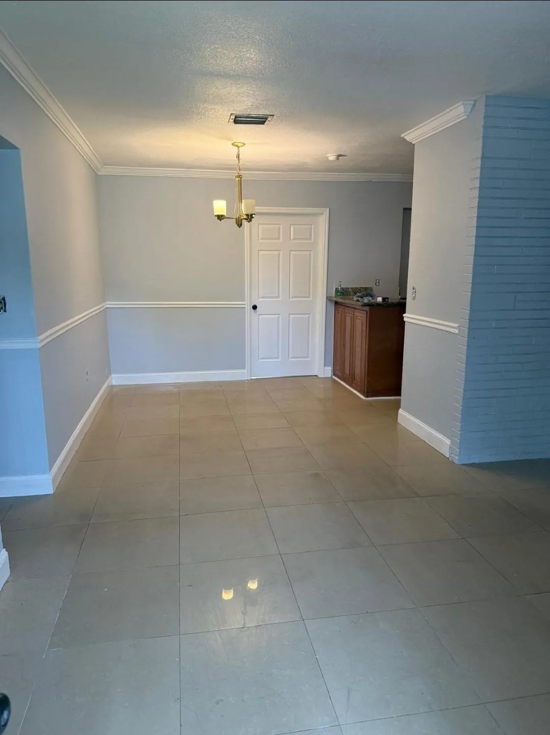 2401 Largo Dr