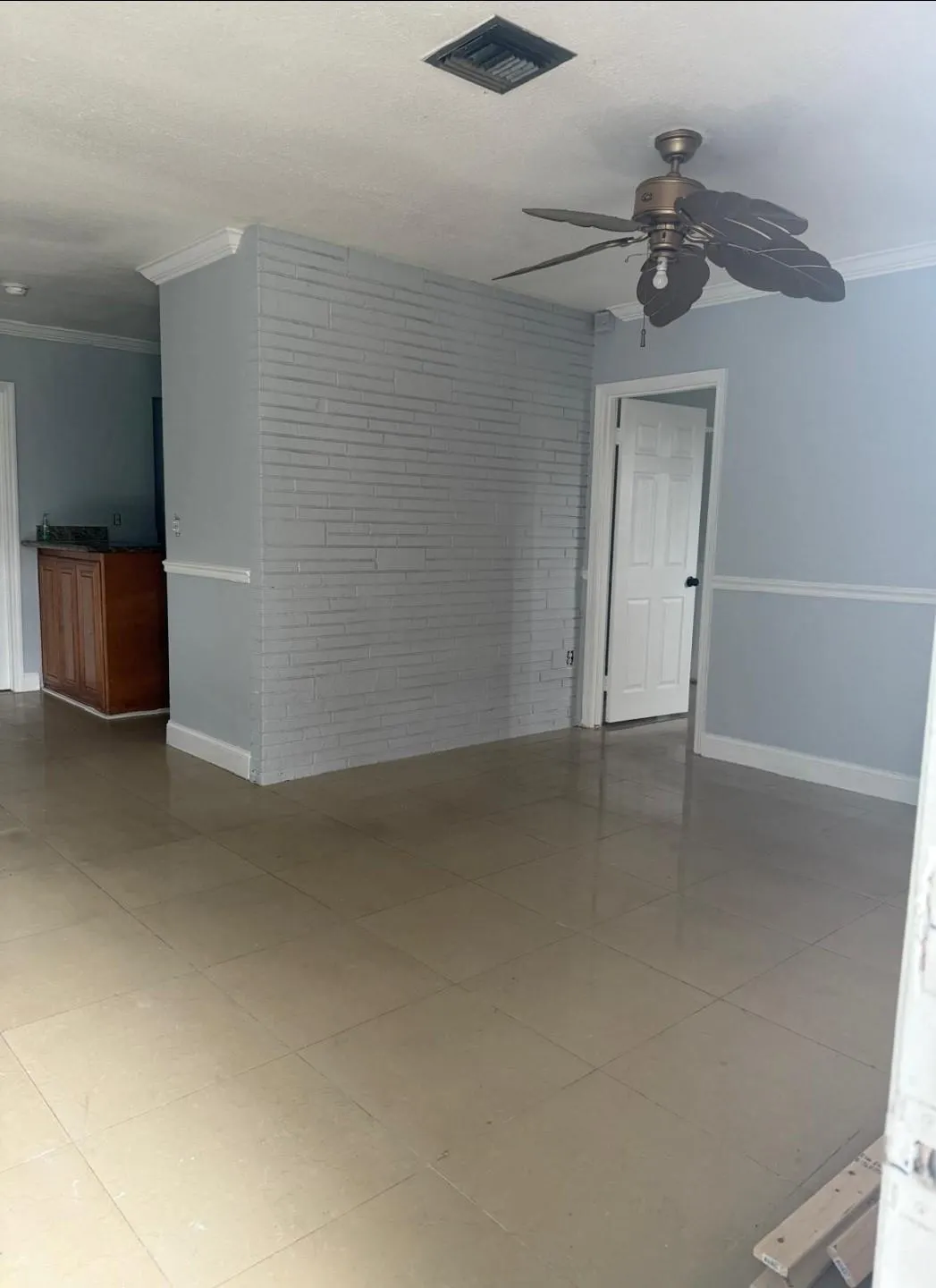 2401 Largo Dr