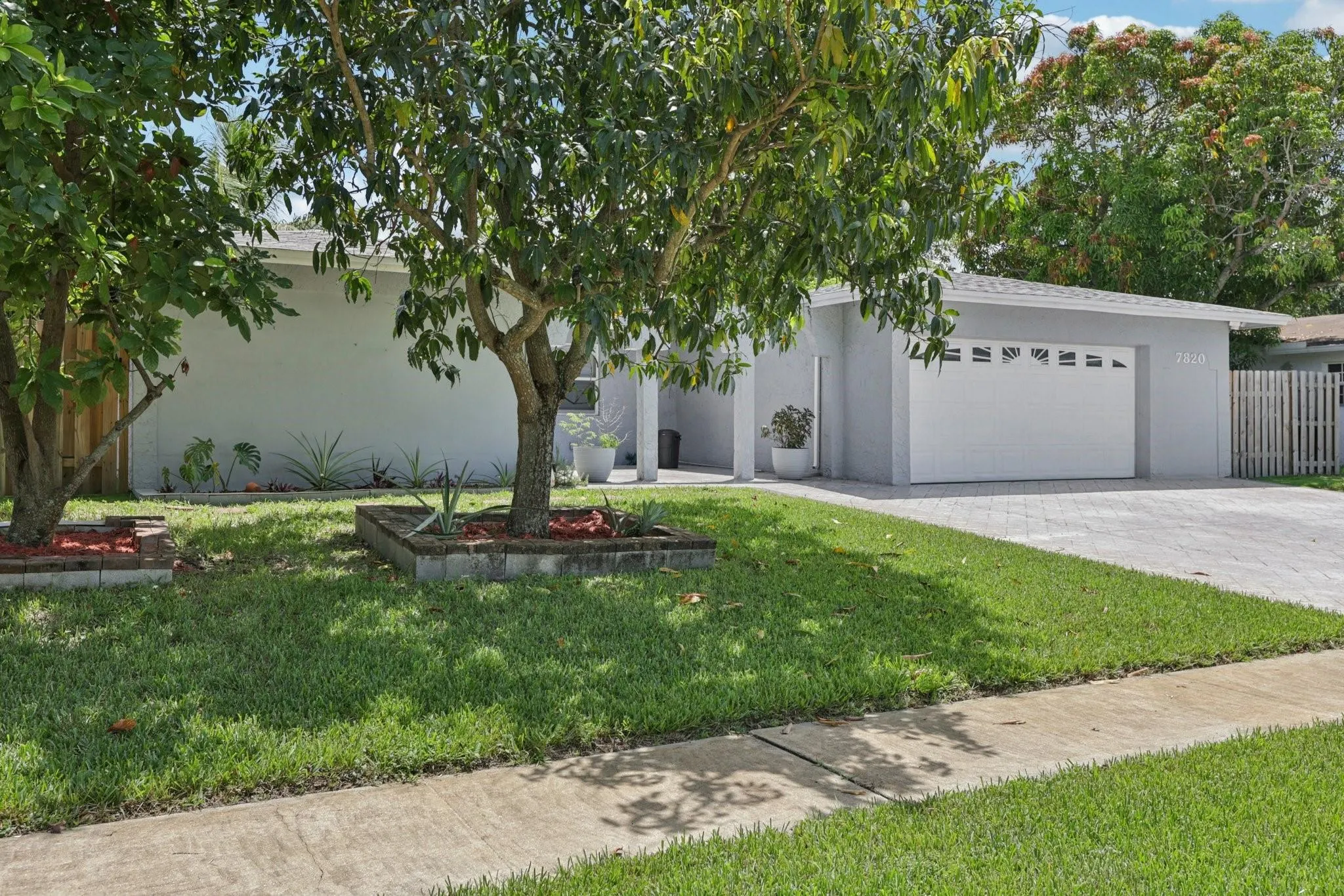 7820 NW 45th St
