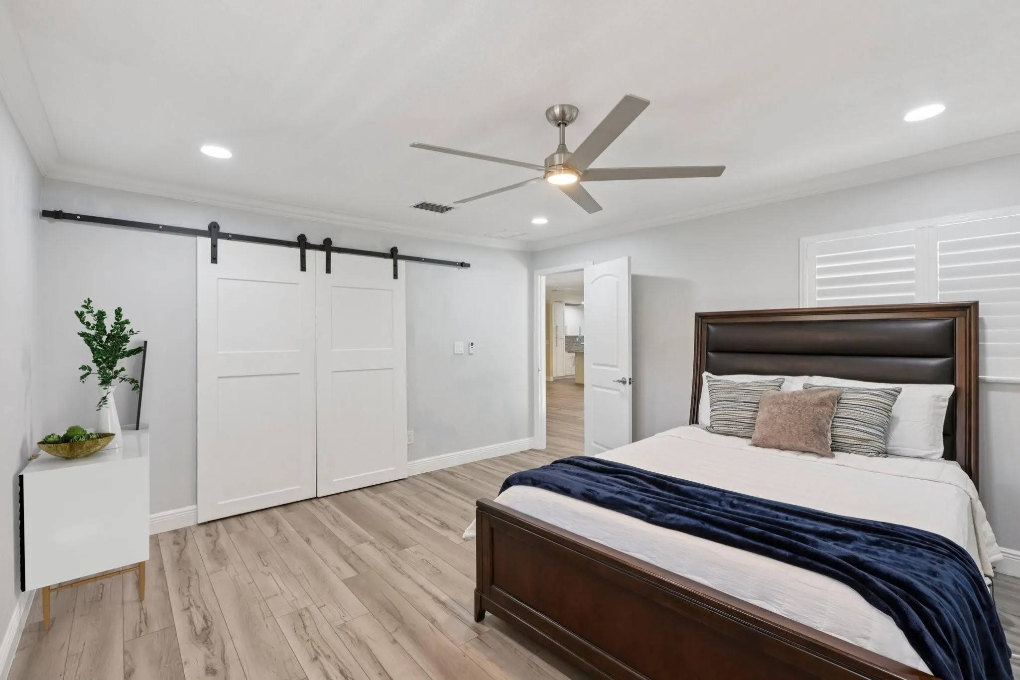 7820 NW 45th St