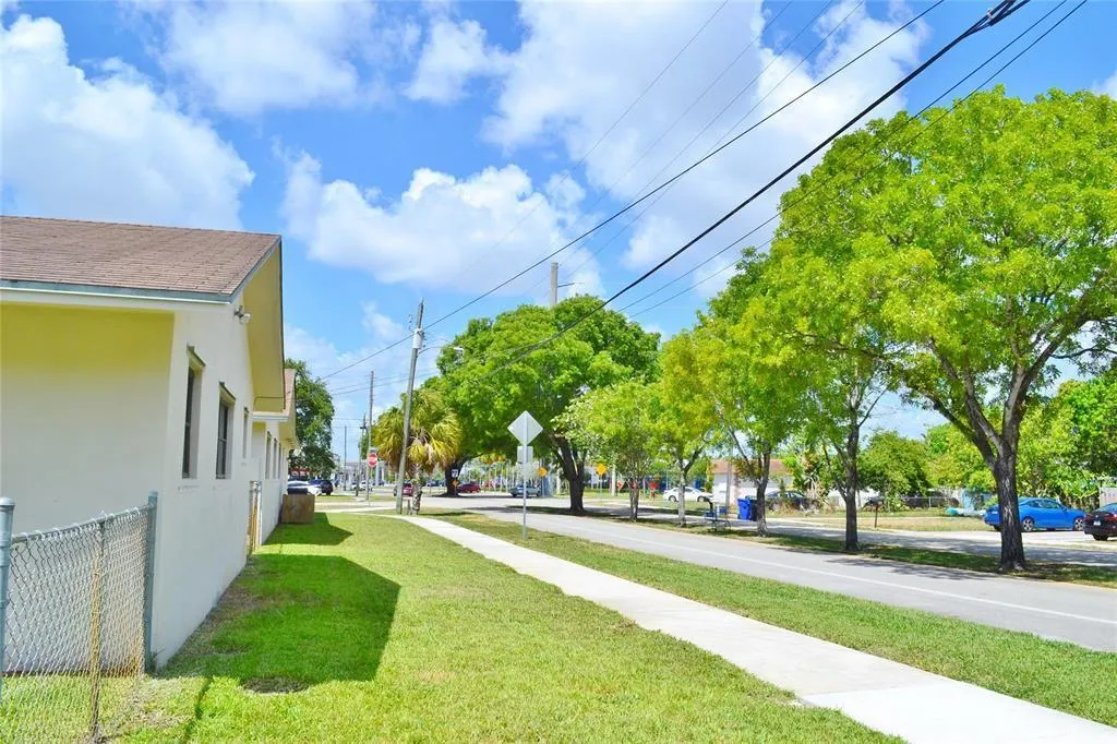 203 N 59th Ave