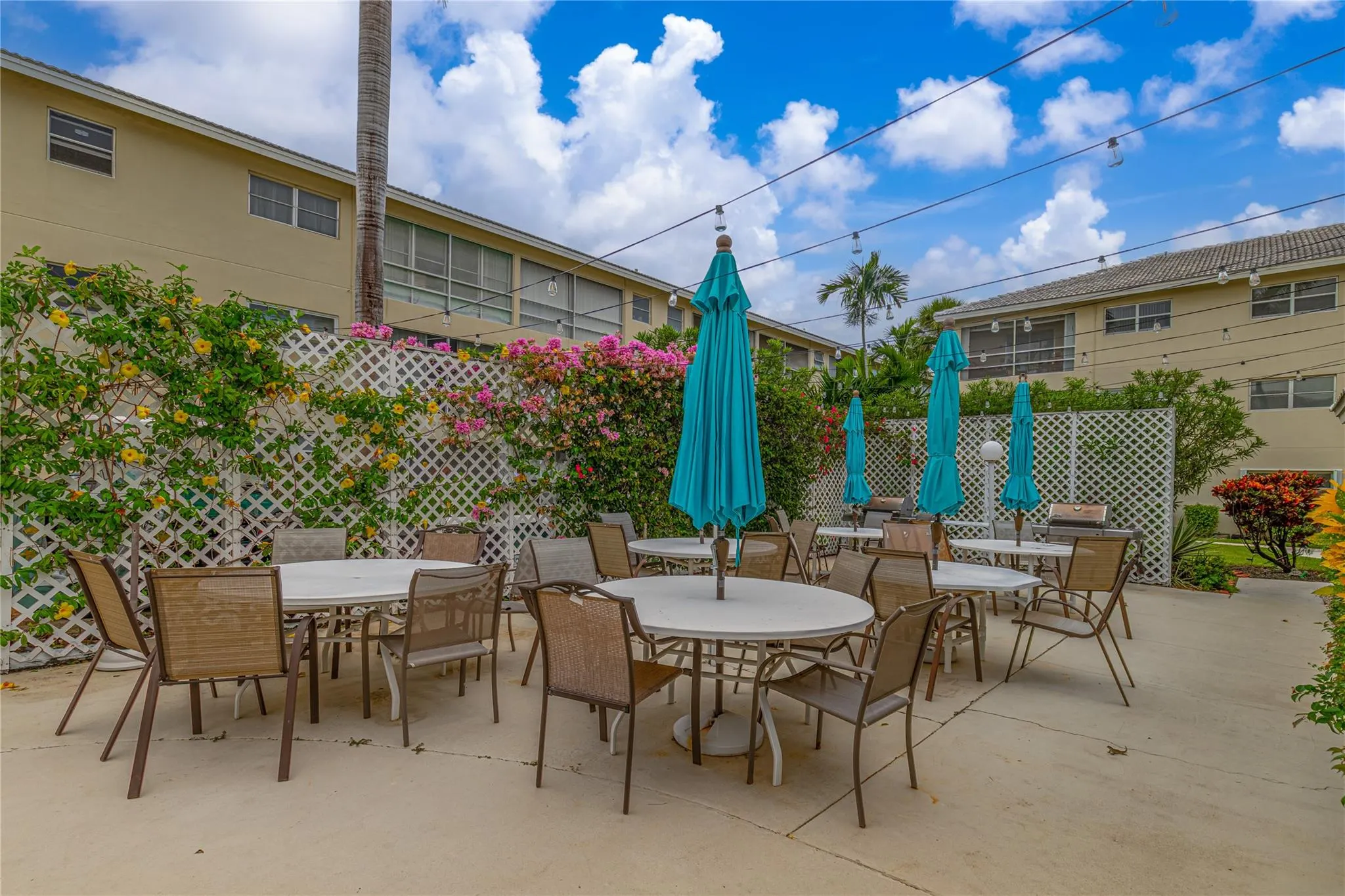 1951 NE 39th St, #256