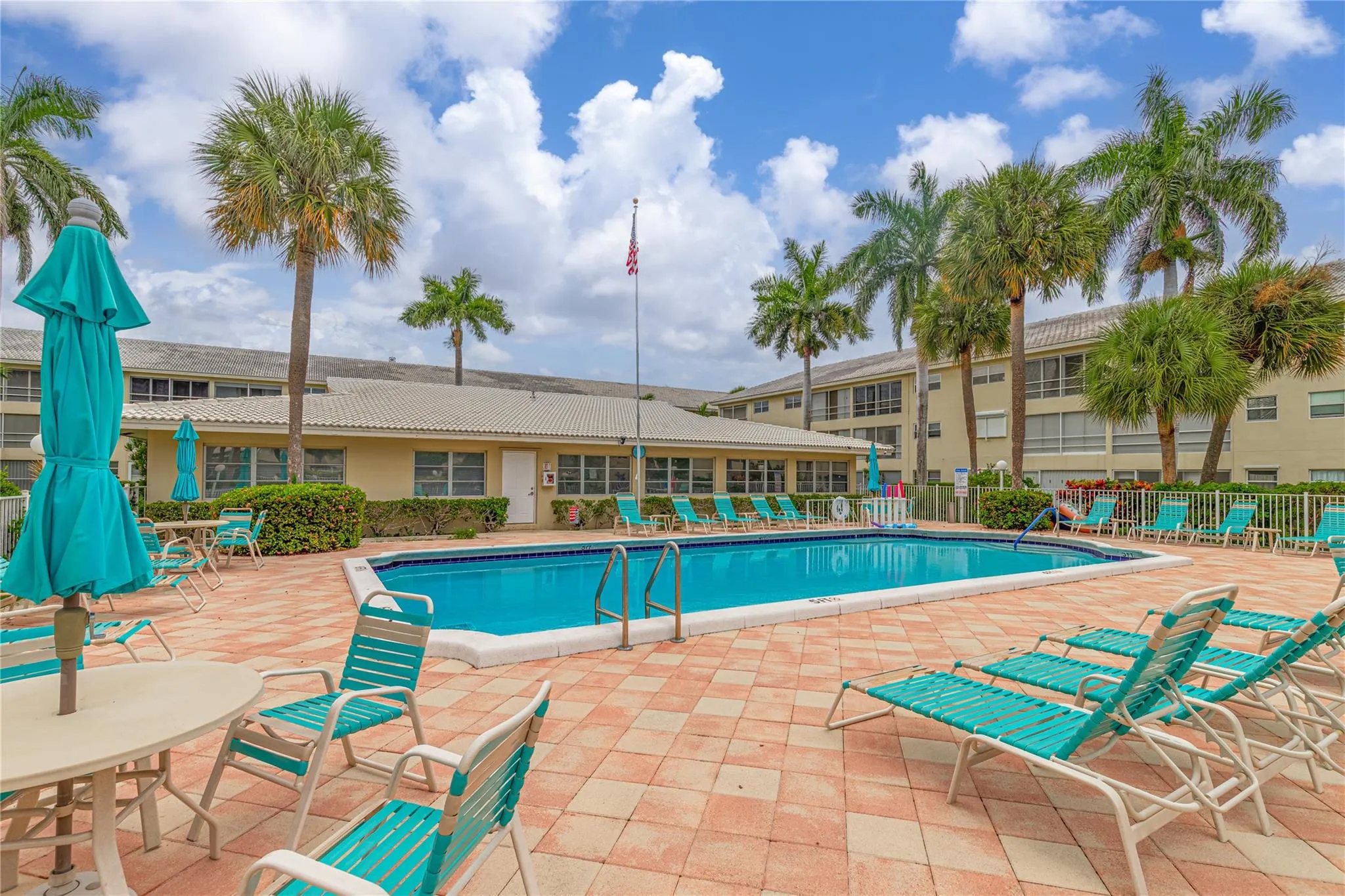 1951 NE 39th St, #256