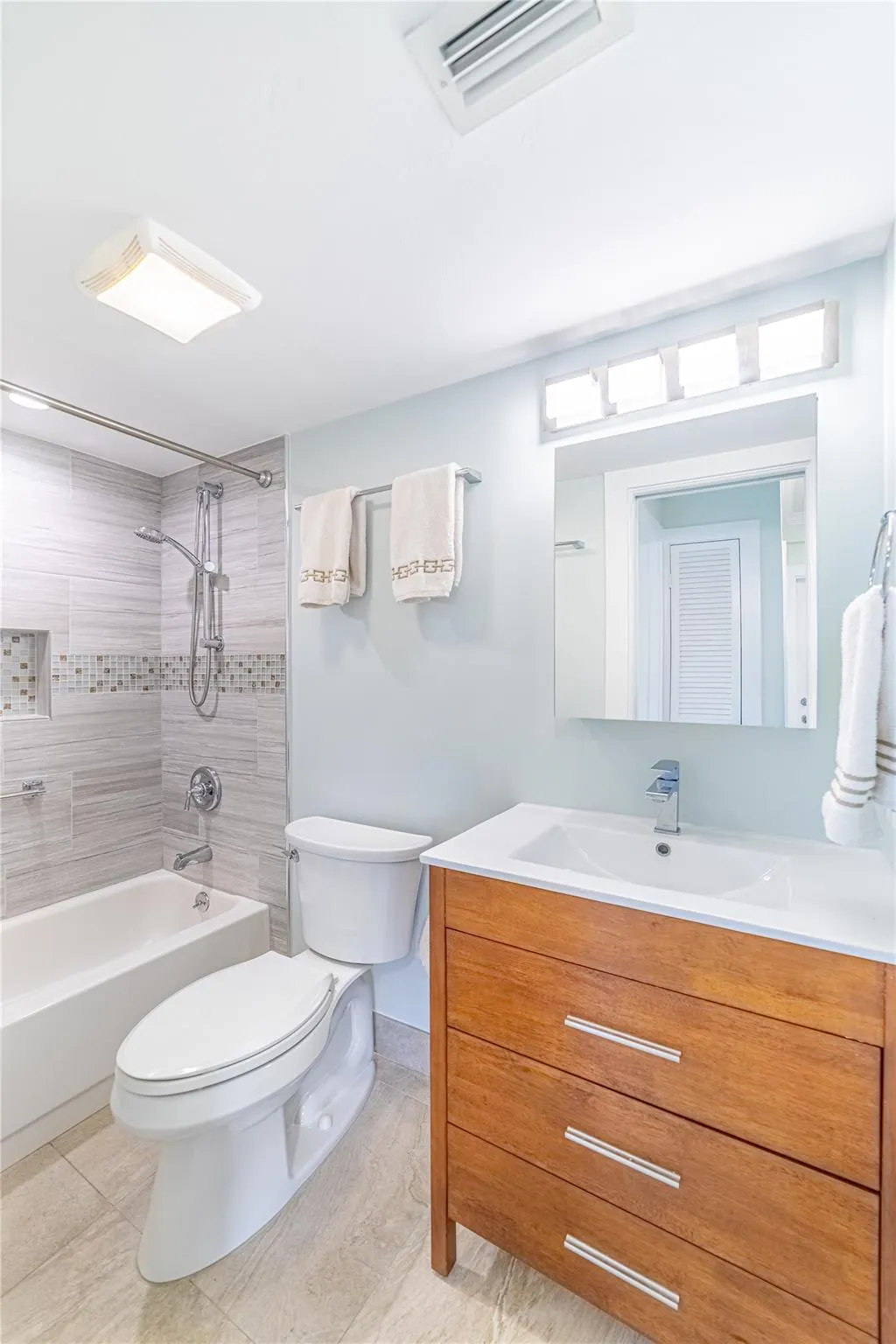 1951 NE 39th St, #256