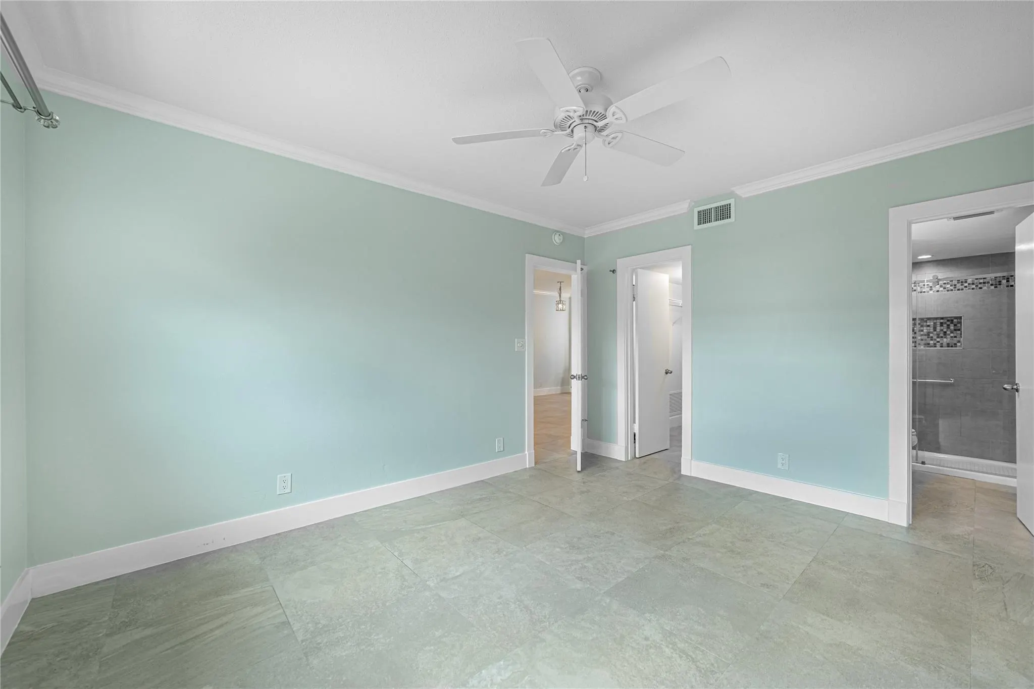 1951 NE 39th St, #256