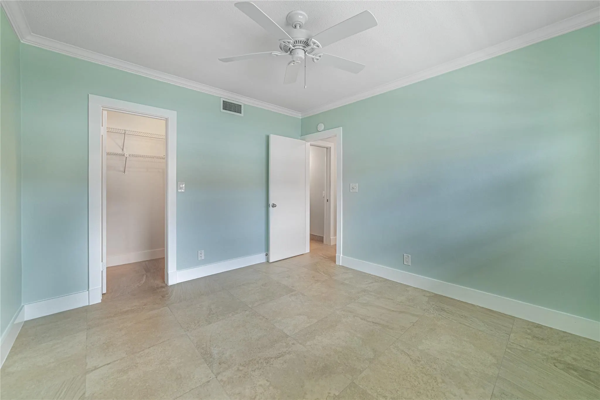 1951 NE 39th St, #256