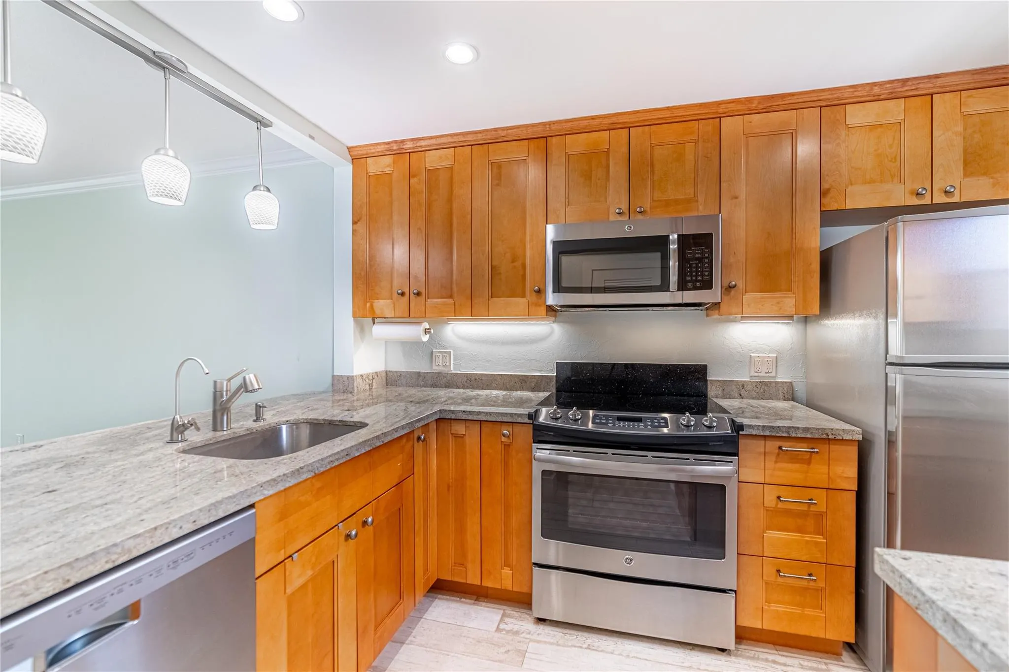 1951 NE 39th St, #256