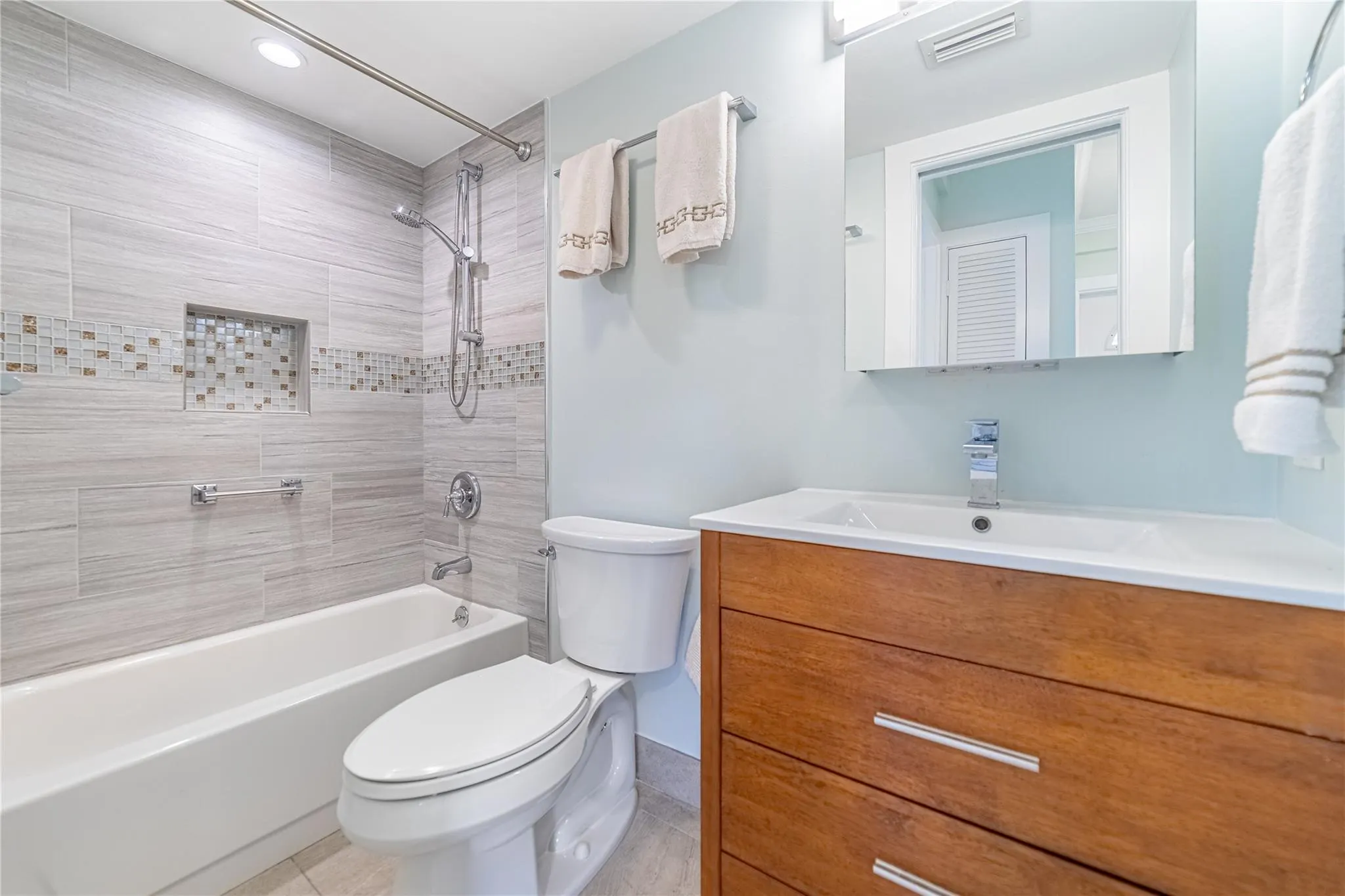 1951 NE 39th St, #256