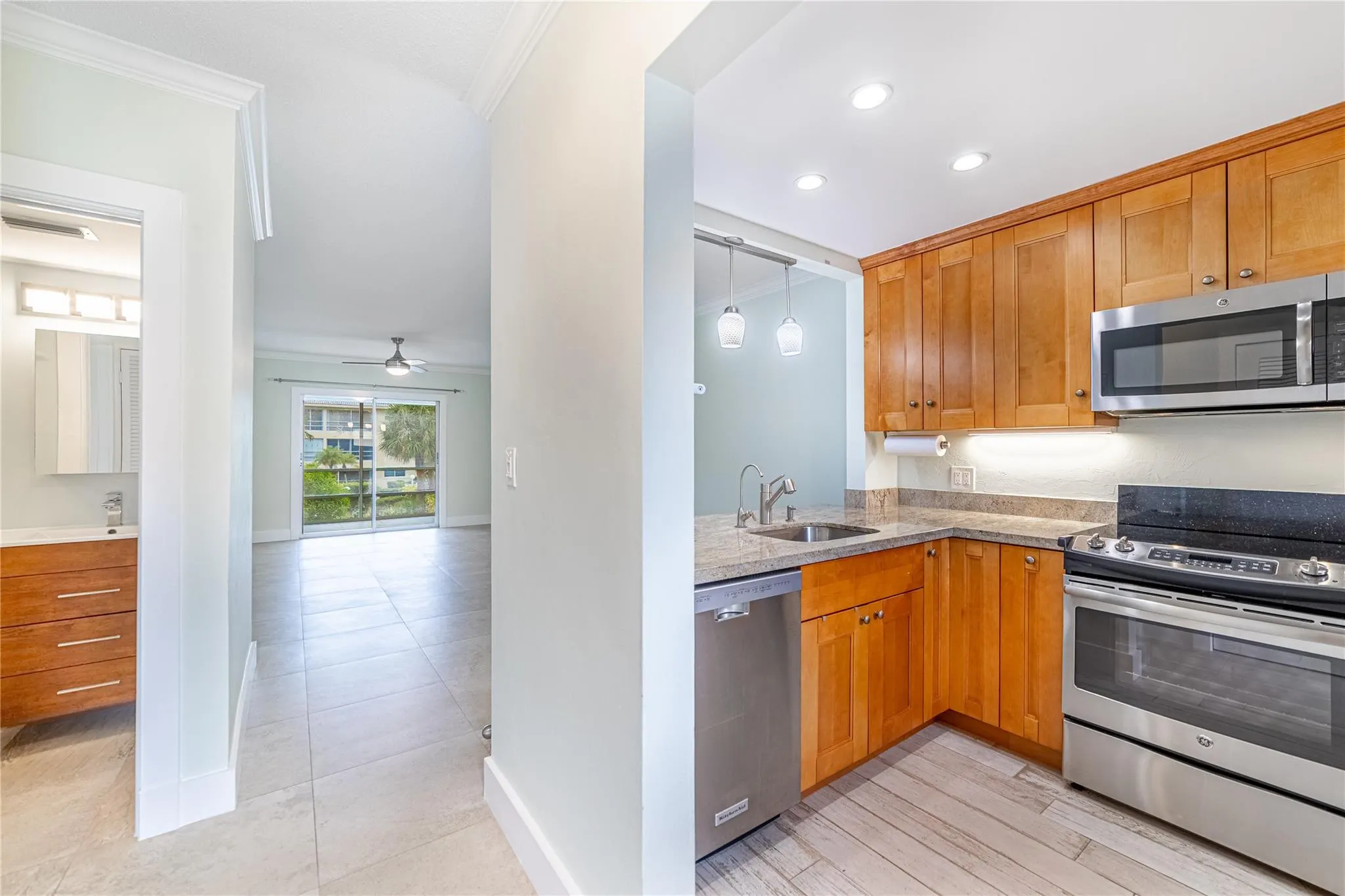1951 NE 39th St, #256