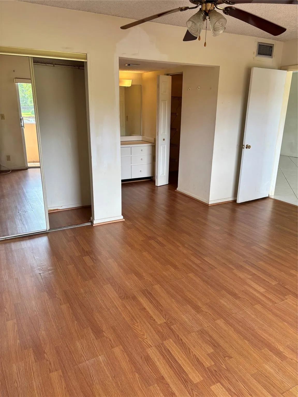 3905 N Nob Hill Rd, #205