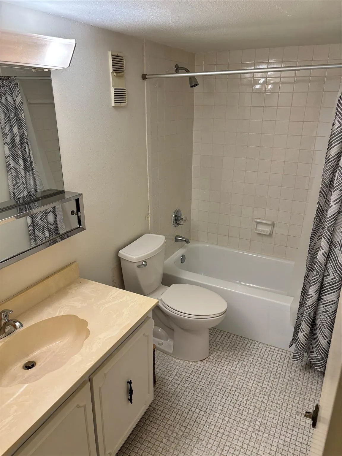 3905 N Nob Hill Rd, #205