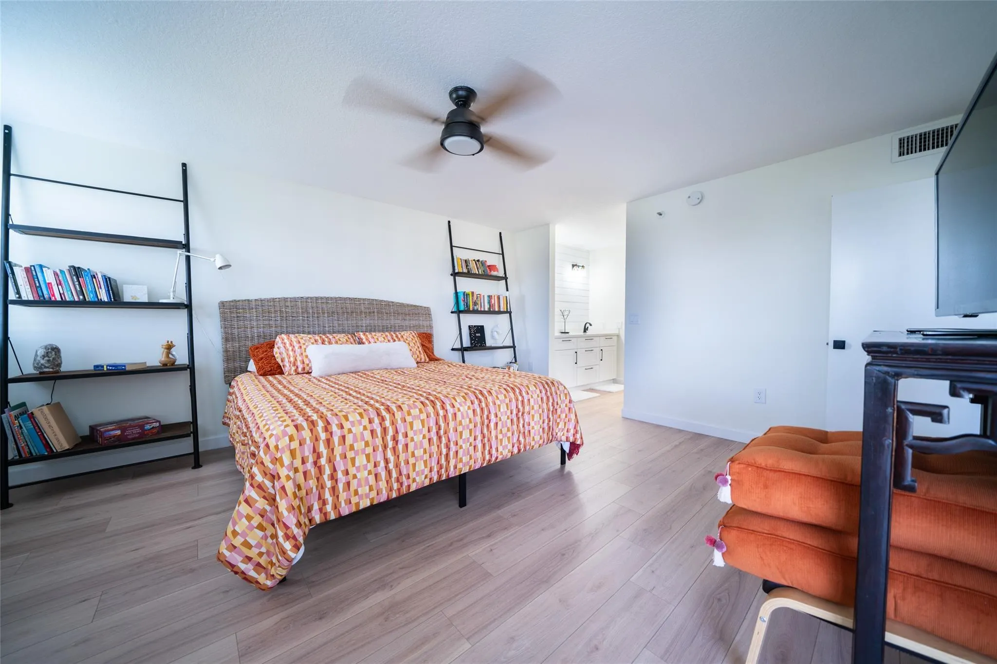 2240 N Cypress Bend Dr, #802