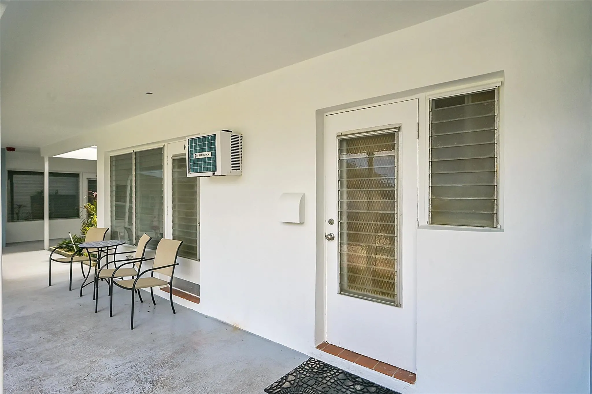1110 N Riverside Dr, #14