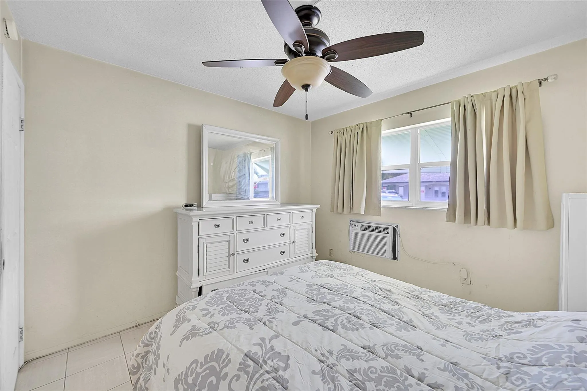 1110 N Riverside Dr, #14