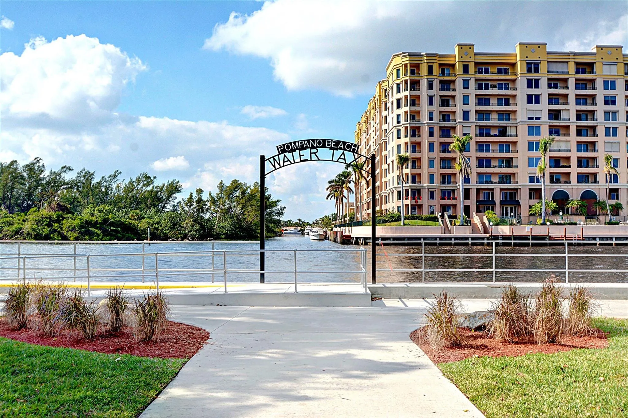 1110 N Riverside Dr, #14